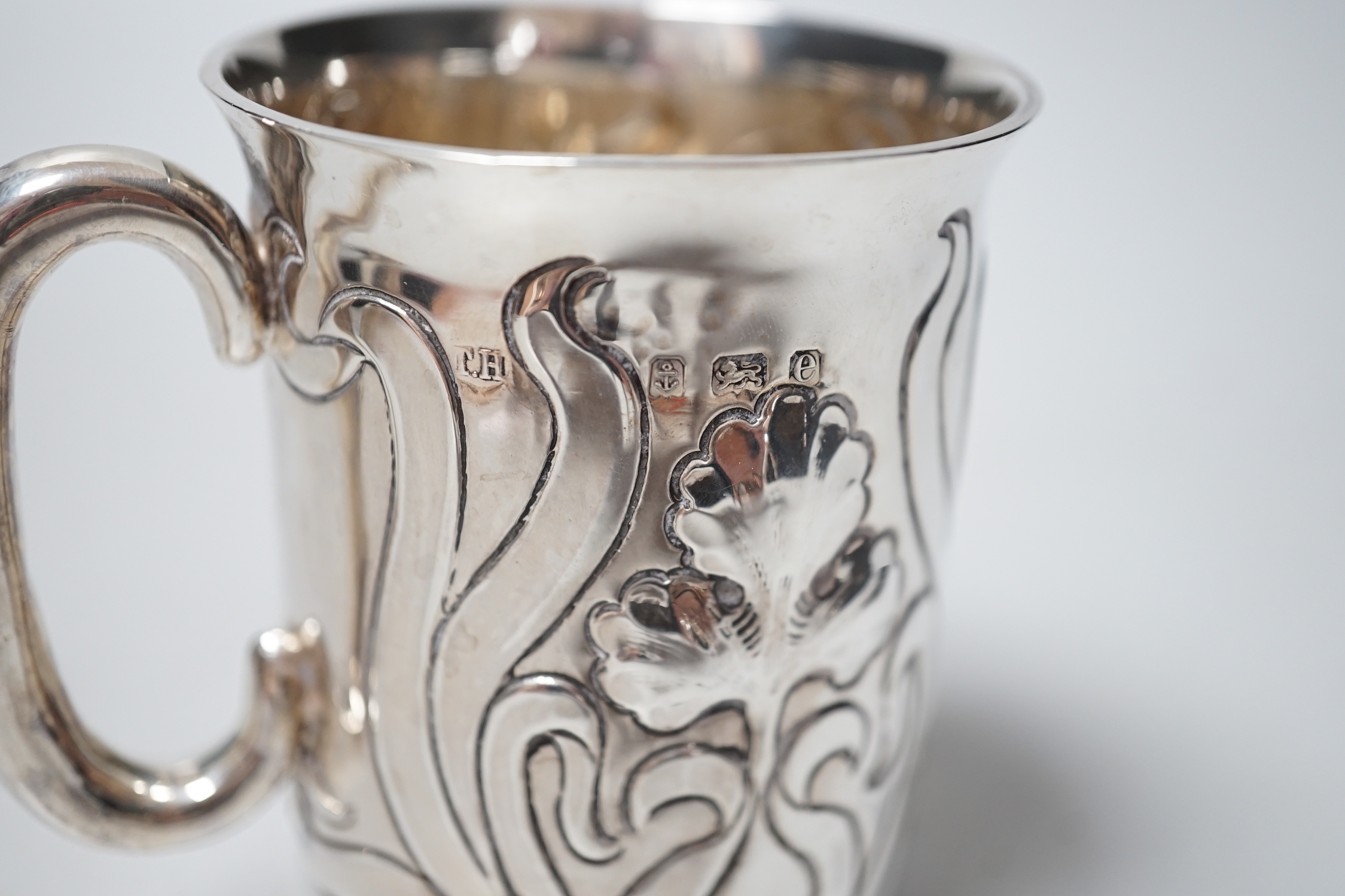 An Art Nouveau silver christening mug, Thomas Hayes, Birmingham, 1904, 89mm.